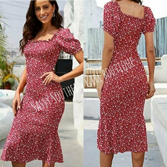 🆕⭐Red floral smocked bodycon midi dress - Picture 3 of 7